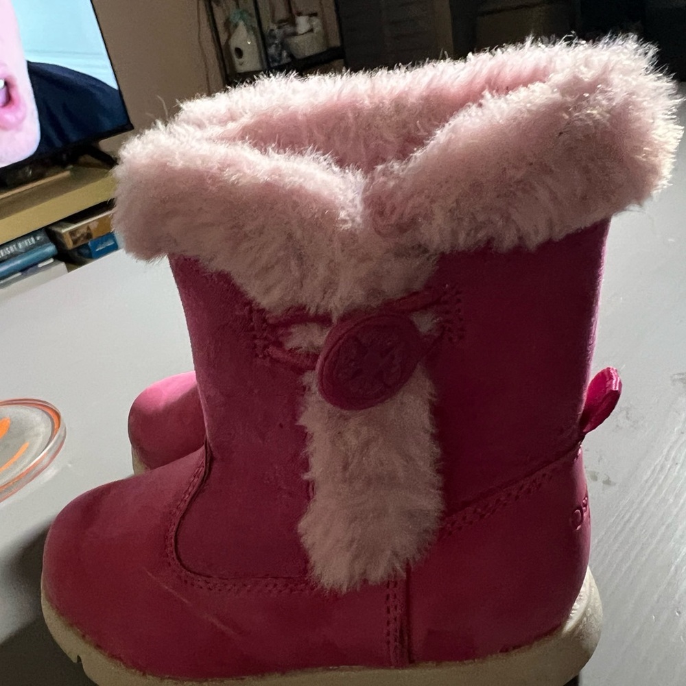 Oshkosh Toddler Girls size 7M Pink Fuzzy Winter Boots